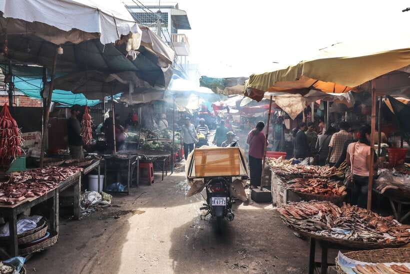 Siem Reap: 3-Hour Behind-the-Scenes Tuk-Tuk Tour - Khmer Ceramics: meet craft through the makers’ process