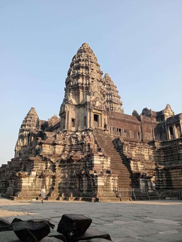 Siem Reap: Angkor Full-Day Group Tour with Japanese Guide - Transport and group size: what changes for you on the road