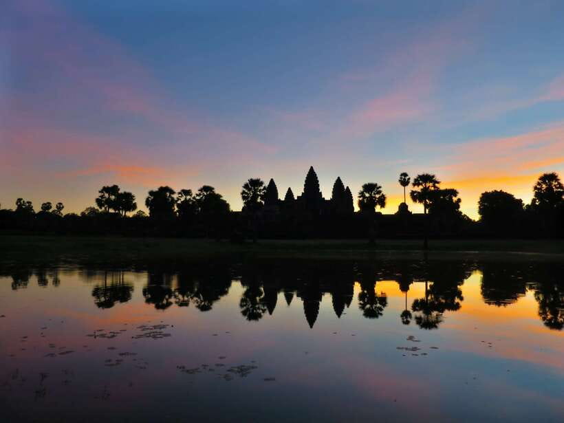 Siem Reap: Angkor Sunrise 1- or 2-Day Guided Temples Tour - Day 1 Sunset: Why the Timing Matters