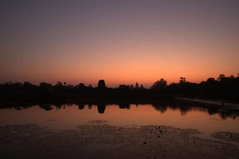 Siem Reap: Angkor Sunrise 1- or 2-Day Guided Temples Tour - Angkor Thom: Southern Gate, 200 Faces, and Two Terraces You Should Not Skip