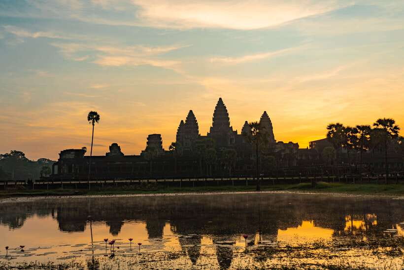 Siem Reap: Angkor Sunrise 2 Days Guided Bike Tour - The Angkor Thom and Ta Prohm day-one route, paced for photos and stops