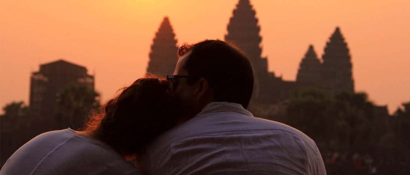Siem Reap: Angkor Sunrise Jeep Tour / SUV Car Available - Bayon, Angkor Thom, and the Demon and Deity Stonework