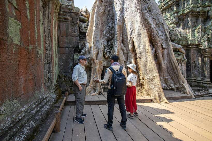 Siem Reap: Angkor Sunrise Private Tour - World Heritage Site - Angkor Wat at golden hour: photos, guided walk, then time inside