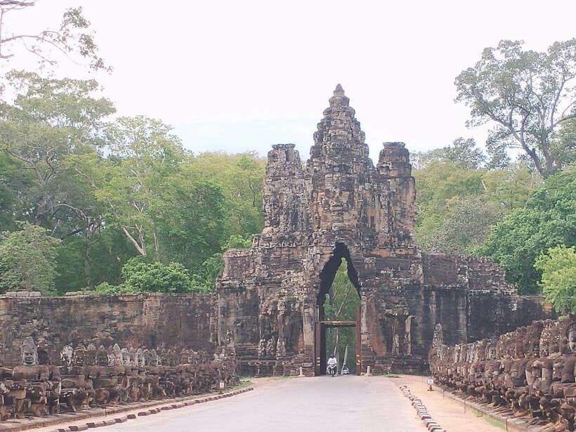 Siem Reap: Angkor Wat, Angkor Thom, and Banteay Srei Tour - Ta Prohm’s Tree Roots: The Film Memory, Without the Rushed Feel