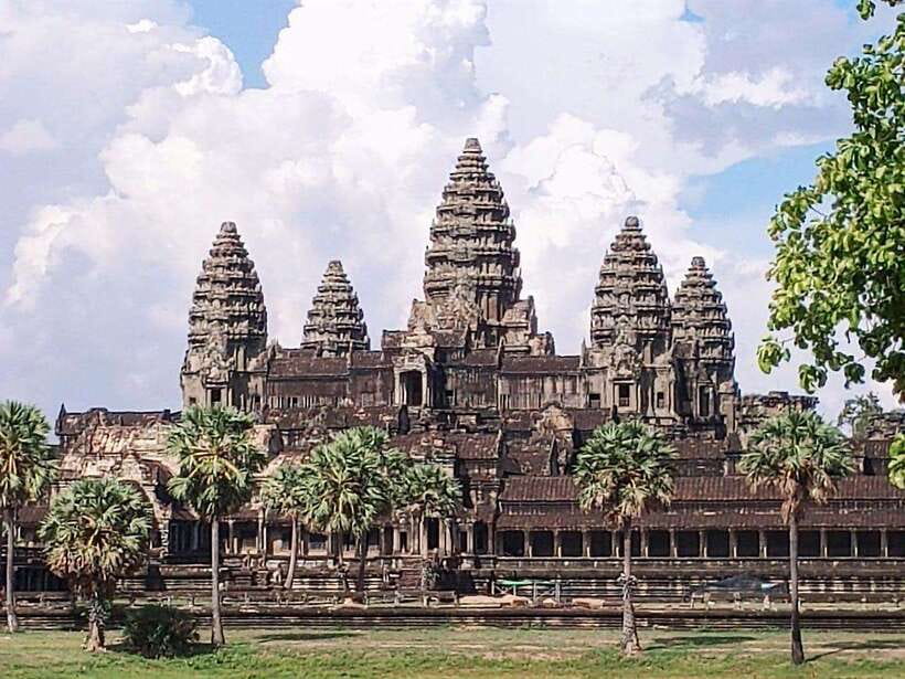 Siem Reap: Angkor Wat, Angkor Thom, and Banteay Srei Tour - Banteay Samre or Palm Sugar Village: A Human-Scale Return