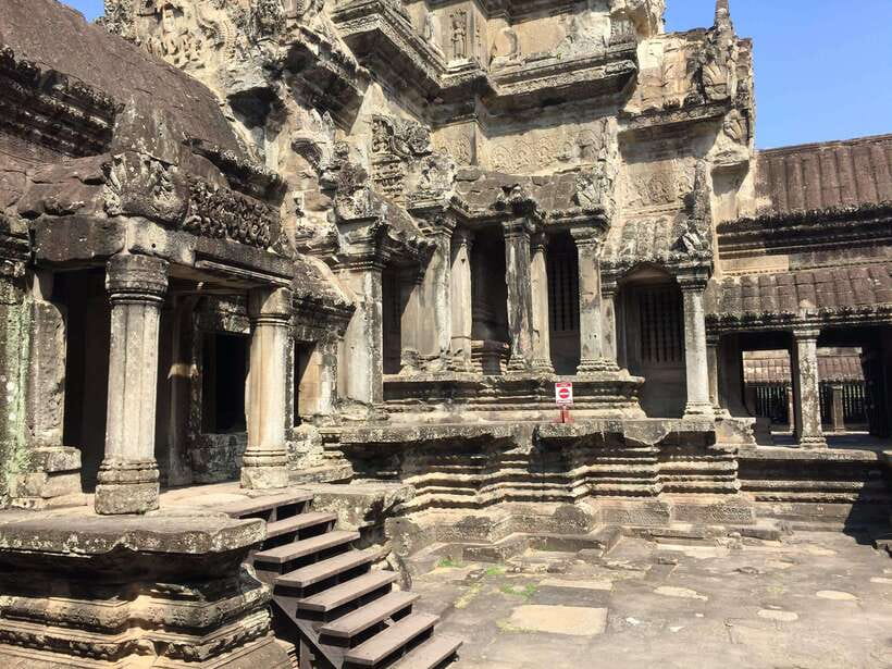 Siem Reap: Angkor Wat Half-Day Trip with Local Guide - Entrance, tickets, and how to avoid wasting time at the gate