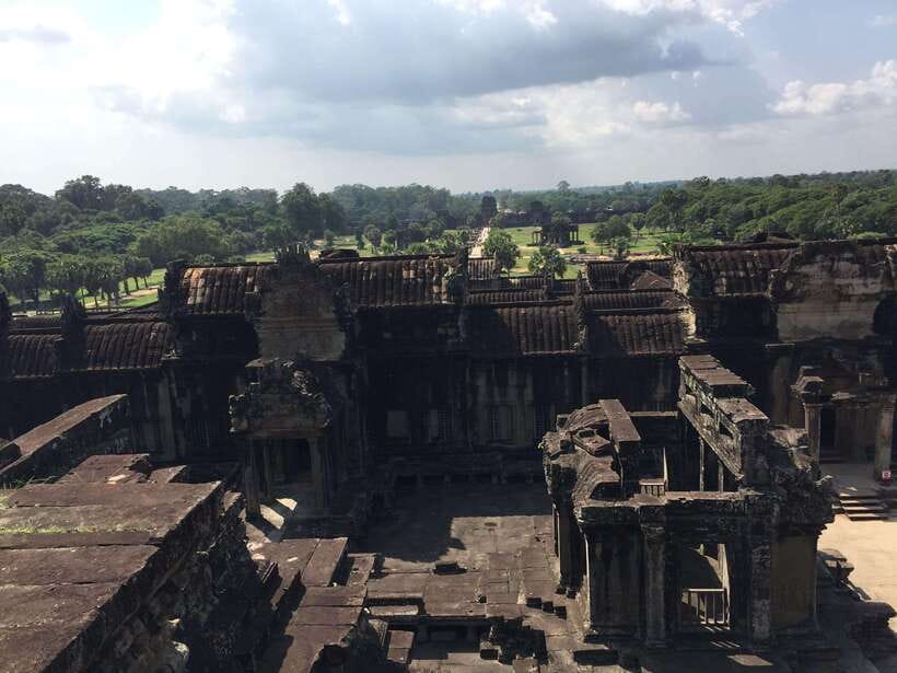 Siem Reap: Angkor Wat Half-Day Trip with Local Guide - What to bring and how to stay comfortable