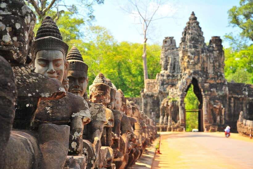 Siem Reap: Angkor Wat Private Tour by Tuk-Tuk - Pickup in Siem Reap, then right into the Angkor circuit