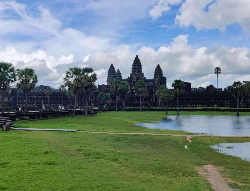 Siem Reap: Angkor Wat Private Tour by Tuk-Tuk - Angkor Wat: the main stage, with room to breathe