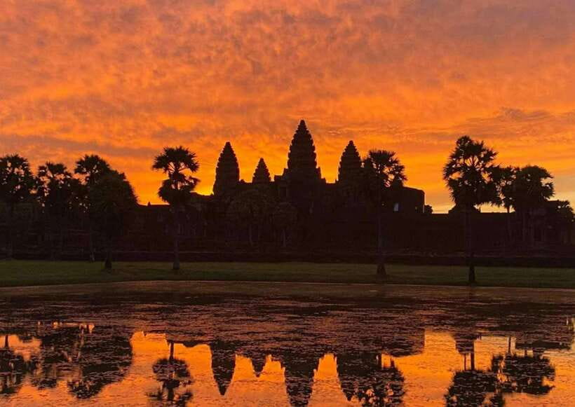 Siem Reap: Angkor Wat Private Tour by Tuk-Tuk - Bayon Temple and Angkor Thom: big faces, big atmosphere