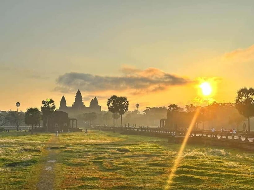 Siem Reap: Angkor Wat Private Tour with Sunrise - Day 1 plan: Angkor Wat sunrise, then the Small Circuit run