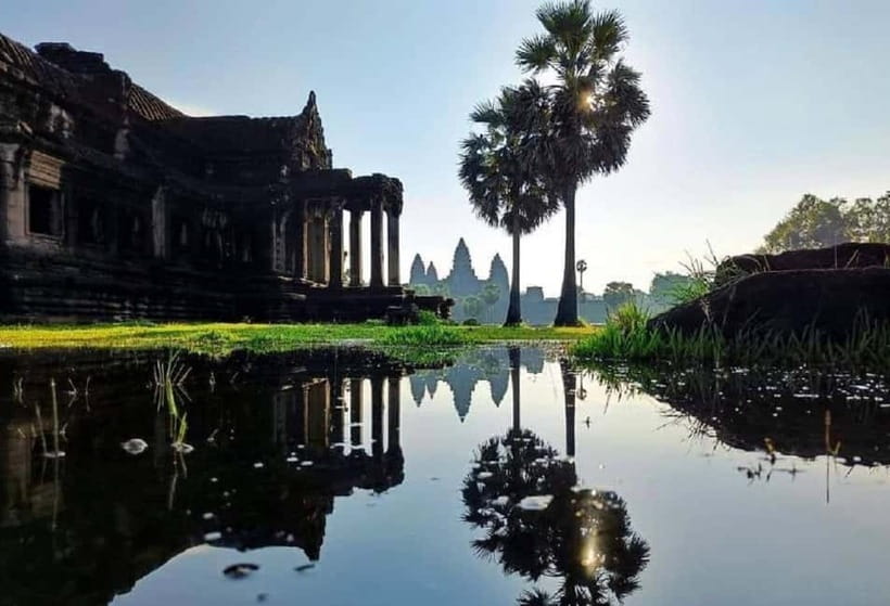 Siem Reap: Angkor Wat Small-Group Day Tour - Victory Gate photo stop, then Angkor Thom’s big entrance mood