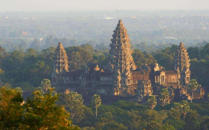 Siem Reap: Angkor Wat Small-Group Full Day Tour and Sunset - Angkor Thom: Bayon, Avalokiteshvara, and the royal terraces