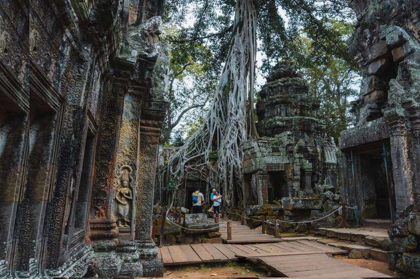 Siem Reap: Angkor Wat Small-Group Full Day Tour and Sunset - Angkor Wat: arriving at the icon after the royal city