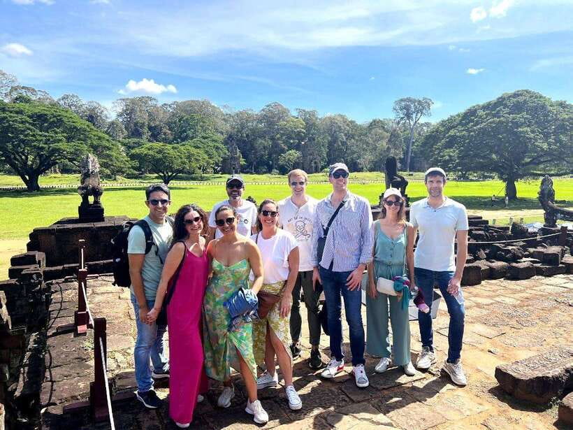 Siem Reap: Angkor Wat: Small-Group Sunrise Tour - Sunrise outside Angkor Wat: that orange and pink sky