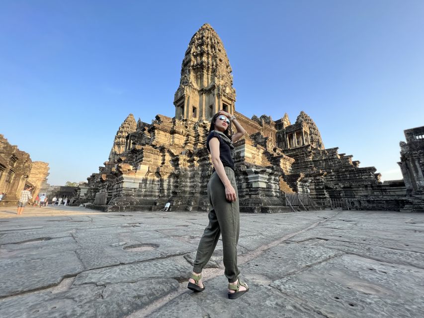 Siem Reap: Angkor Wat Small-Group Sunrise Tour & Breakfast - Angkor Thom highlights: Bayon, Elephant Terrace, Leper King Terrace, and Victory Gate