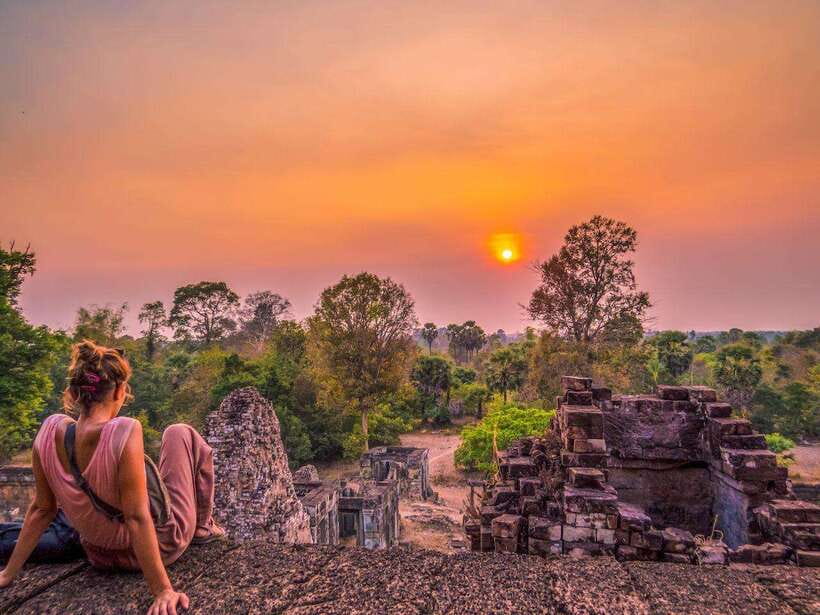 Siem Reap: Angkor Wat: Small-Group with Sunset Tour - Angkor Wat: the moat, the wall, and the long galleries