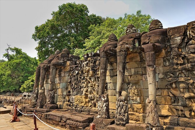 Siem Reap: Angkor Wat Sunrise Bike Tour & Jungle Breakfast - Guides matter: how history, timing, and photos come together