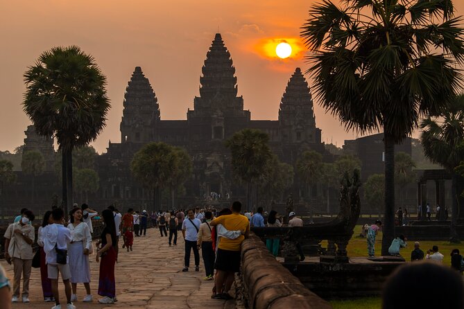 Siem Reap: Angkor Wat Sunrise & Explore Angkor Temples With Guide - Breakfast right after Angkor Wat, not after a long day