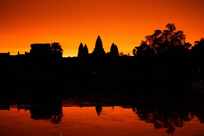 Siem Reap: Angkor Wat Sunrise & Explore Angkor Temples With Guide - Banteay Kdei: a quieter Buddhist temple contrast