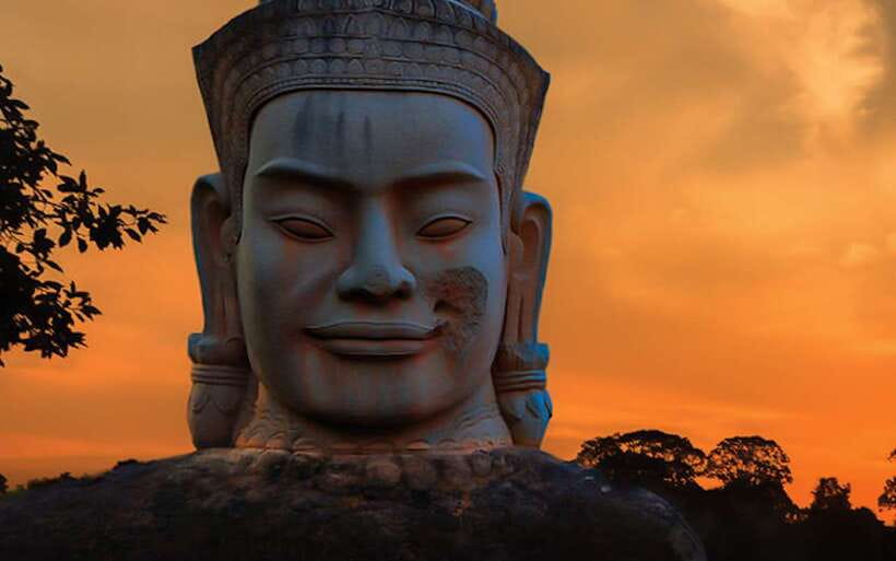 Siem Reap: Angkor Wat Sunrise or Sunset Guided Tour - Tonle Om Gate and Bayon: from gateway scenes to the smiling faces