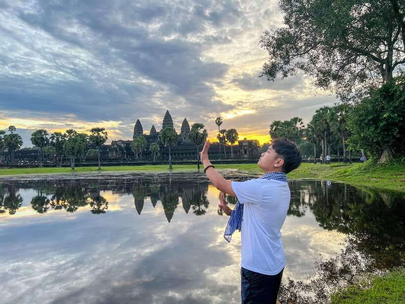 Siem Reap: Angkor Wat Sunrise Small Group tour and Breakfast - Srah Srang Break and Breakfast at a Local Family Restaurant