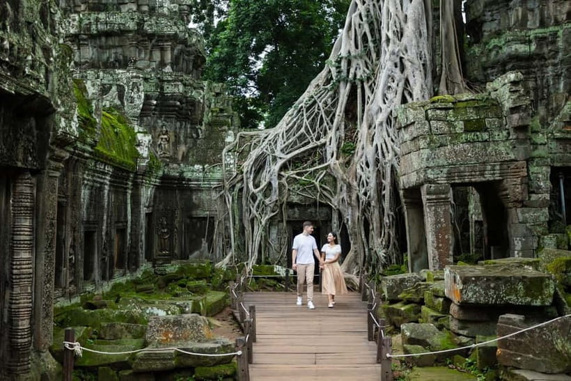 Siem Reap: Angkor Wat Sunrise Small Group tour and Breakfast - Arriving at Angkor Wat: Sunrise Views and a Real Temple Walk