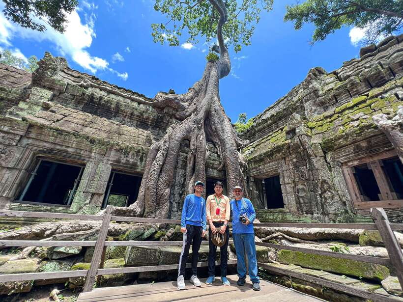 Siem Reap: Angkor Wat Sunrise Tour via Tuk Tuk & Breakfast - Entering Angkor Wat at sunrise, before the crowds move in