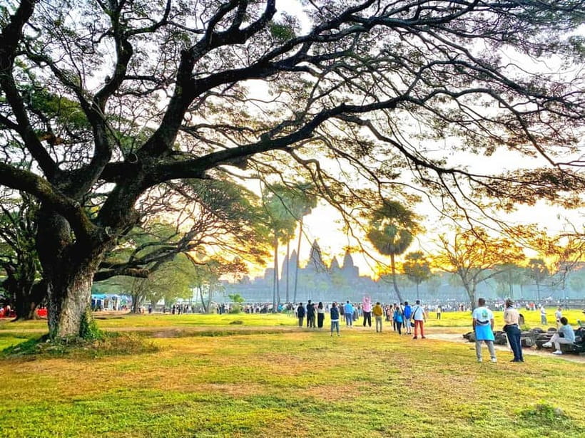 Siem Reap: Angkor Wat Sunrise Tour With Small Group - Sunrise at Angkor Wat, and why that 4:15am pickup matters