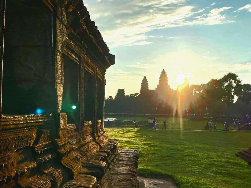 Siem Reap: Angkor Wat Sunrise Tour With Small Group - Tonle Om Gate: the short stop that can actually be fun