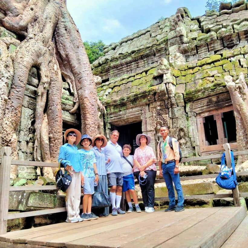 Siem Reap: Angkor Wat Sunrise Tour With Small Group - Bayon Temple in Angkor Thom: 54 towers and giant faces