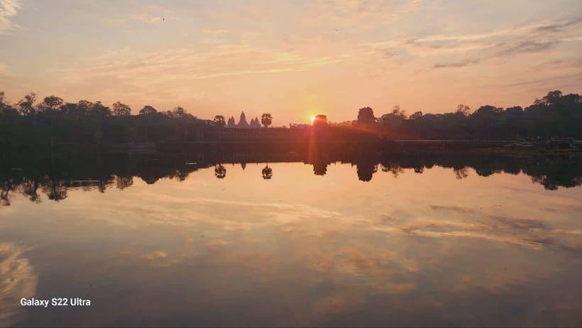 Siem Reap: Angkor Wat Sunrise Tour with Spanish Guide - Spanish guidance and photo support, including names you may hear