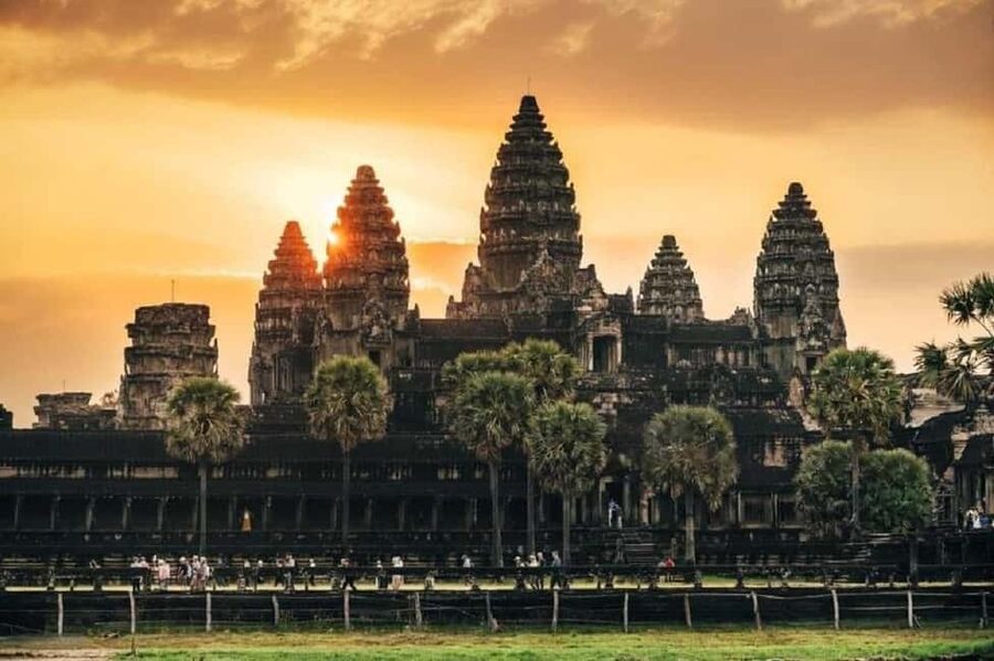 Siem Reap: Angkor Wat Sunrise Tour with Spanish Guide - Ta Prohm and Angkor Thom, where the guide’s story makes the stones make sense