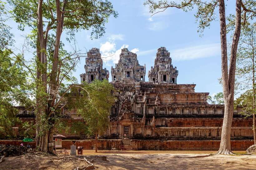Siem Reap: Angkor Wat Tour Explore The Most Iconic Temples - Getting Picked Up, Paying for the Temple Pass, and What’s Actually Included