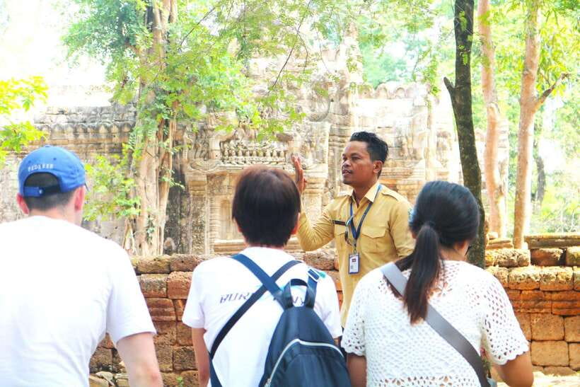 Siem Reap: Angkor Wat with German or English Guided Tour - Languages, guides, and why the guide quality is the real “upgrade”