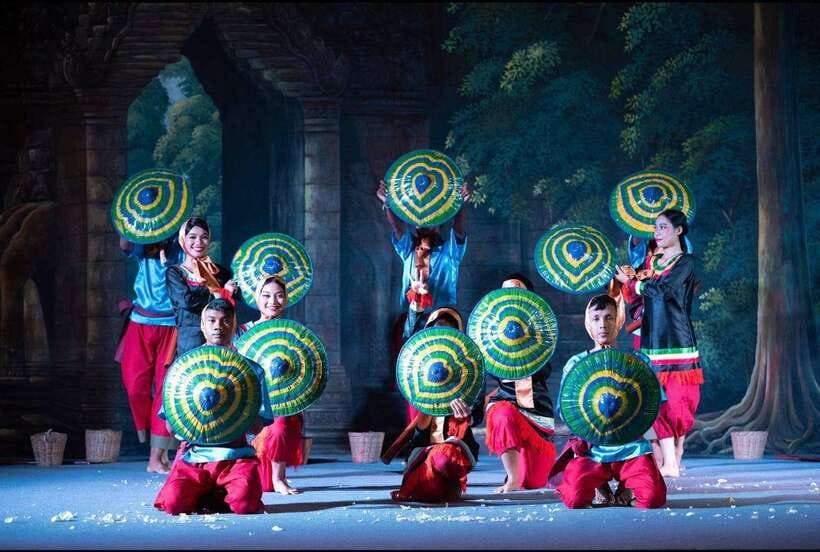 Siem Reap: Apsara Dance Show and Dinner with Hotel Pickup - How the show runs, costumes, music, and the meaning in the hands