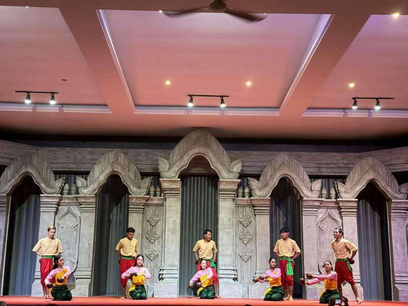 Siem Reap: Apsara Show Including Dinner & Hotel Pickup - What the Evening Feels Like During Those 2.5 Hours