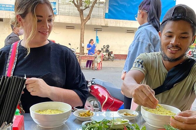 Siem Reap Authentic Breakfast and Market Tour - Stop 3 at Wat Bo Temple area: bai set chrouk and grilled pork with rice