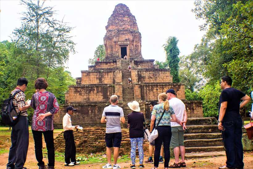 Siem Reap: Banteay Srei and Grand Circuit Heritage Tour - Lunch break: refuel in the middle of a long stone day