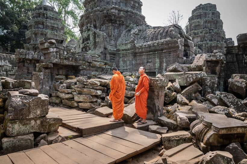 Siem Reap: Bike the Angkor Temples - Full-Day 30km Tour - Bikes, Support, and Why Off-Track Access Feels Safer