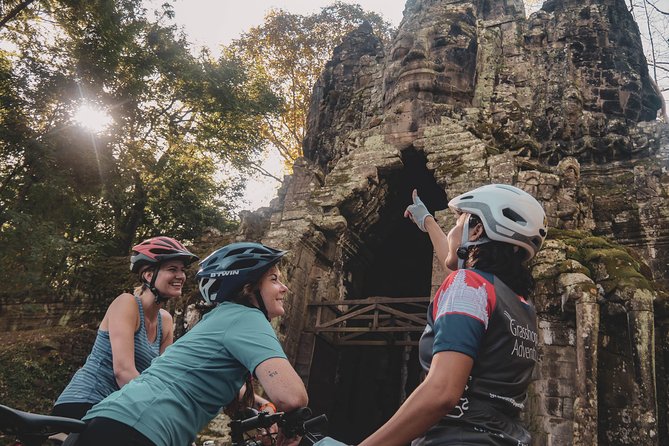Siem Reap: Bike the Angkor Temples - Full-Day 30km Tour - Morning Pedal Along the Siem Reap River Toward Angkor