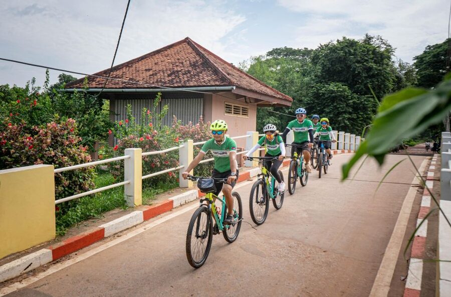 Siem Reap City Haft Day Bike Tour - Coffee or coconut break before Theam’s Gallery