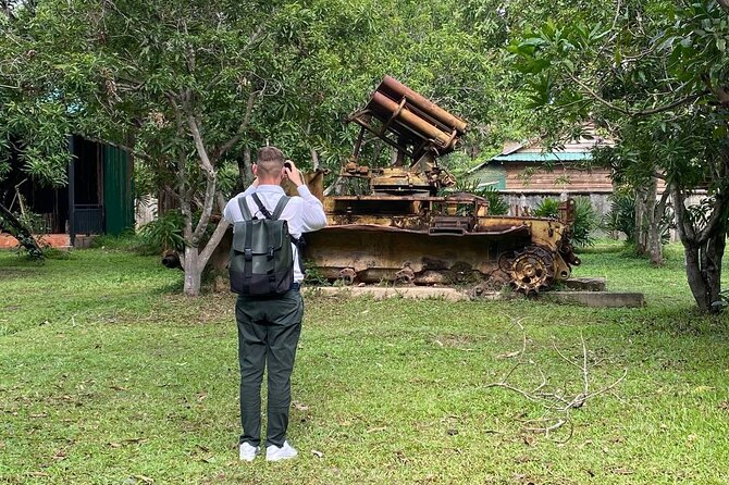 Siem Reap City Tour with War Museum and Killing Field - Psar Chaa (Old Market): your last-hour chance to browse