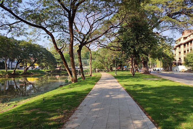 Siem Reap City Walking Tour - Stop 2: Pub Street by day, plus tips for the night