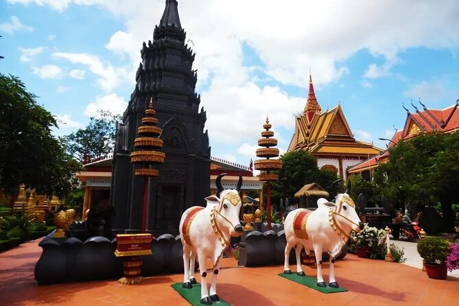 Siem Reap City Walking Tour - Stop 5: Phsar Chaa (Old Market) for a taste of central Siem Reap