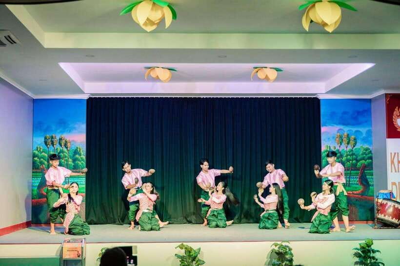 Siem Reap: Dinner and Traditional Show with Hotel Transfer - Garden Dinner vs Air-Conditioned Comfort in Siem Reap