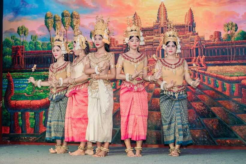 Siem Reap: Dinner and Traditional Show with Hotel Transfer - Should You Book This Dinner and Traditional Show With Transfer?