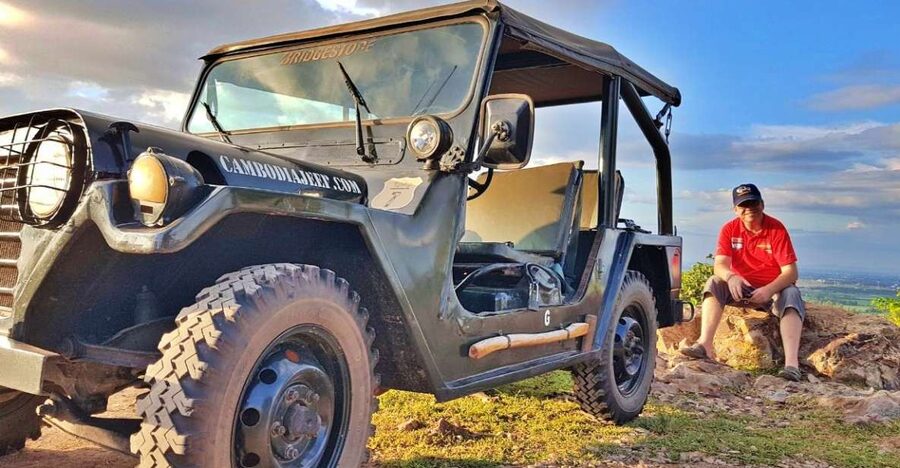 Siem Reap - Discover Angkor Wat by Jeep - A classic vintage jeep is the smart way to see Angkor