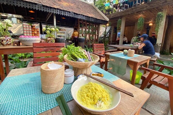 Siem Reap Evening Food Tour - Inclusive 5 stops Local Tastings - Small Group at Night: Why Max 12 Matters