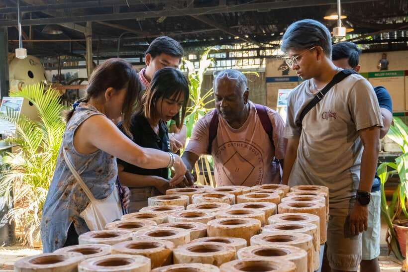 Siem Reap Evening Food Tour - On Promotion Price limit Offer - Phum Num Banh Chok: noodle soup with curry options and a cool drink